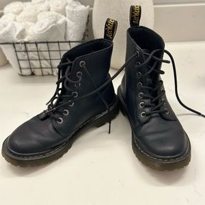 Dr. Martens Size 7 Shoes (women’s)